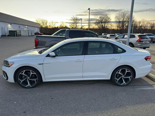 2020 Volkswagen Passat 2.0T R-Line