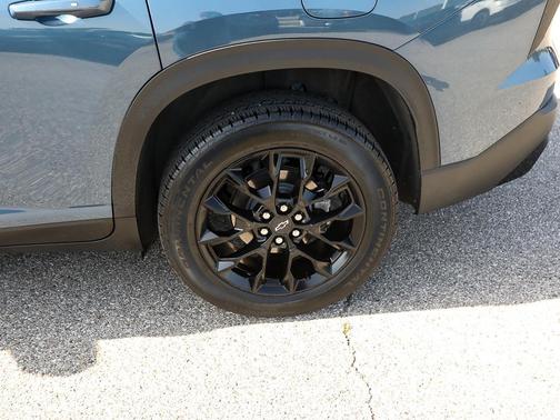 Lakeshore Blue Metallic 2025 Chevrolet Traverse LT