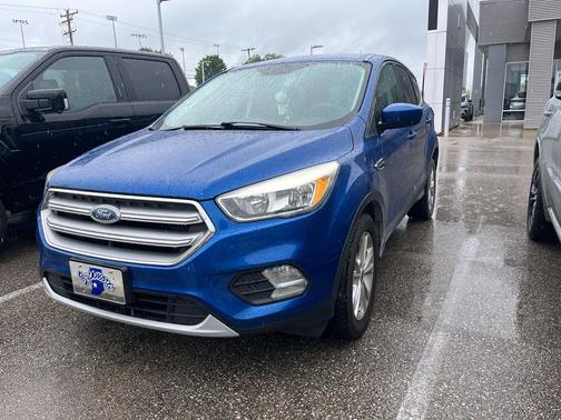 Lightning Blue Metallic 2017 Ford Escape SE