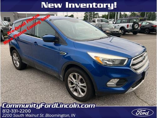 Lightning Blue Metallic 2017 Ford Escape SE