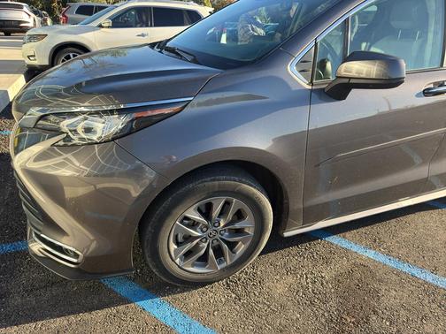 2022 Toyota Sienna XLE