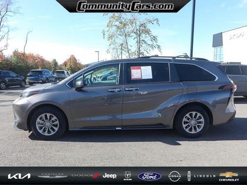 2022 Toyota Sienna XLE