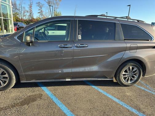 2022 Toyota Sienna XLE