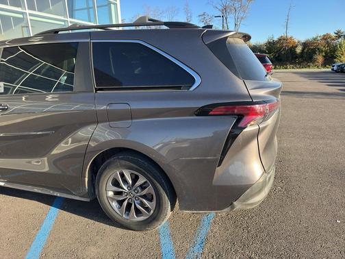 2022 Toyota Sienna XLE