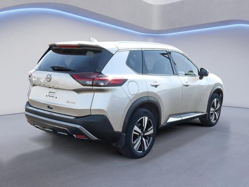 Champagne Silver Metallic 2023 Nissan Rogue SL