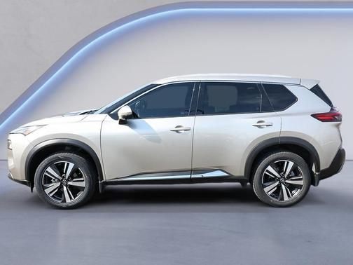 Champagne Silver Metallic 2023 Nissan Rogue SL