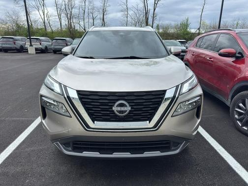 Champagne Silver Metallic 2023 Nissan Rogue SL