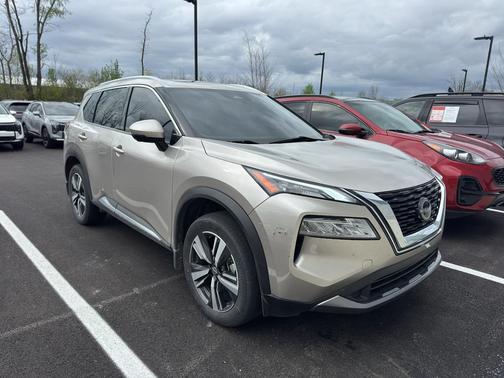 Champagne Silver Metallic 2023 Nissan Rogue SL