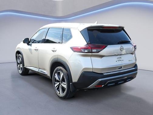 Champagne Silver Metallic 2023 Nissan Rogue SL