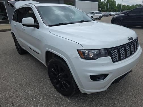 Bright White Clearcoat 2018 Jeep Grand Cherokee Altitude
