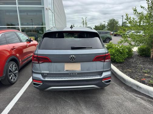 Platinum Gray Metallic 2024 Volkswagen Taos 1.5T SE