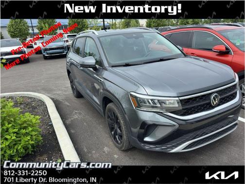 Platinum Gray Metallic 2024 Volkswagen Taos 1.5T SE
