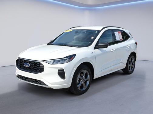 Star White Metallic Tri-Coat 2024 Ford Escape ST-Line