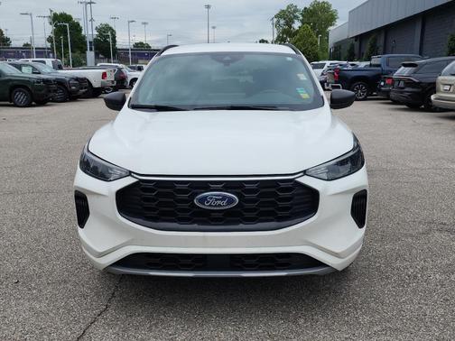 Star White Metallic Tri-Coat 2024 Ford Escape ST-Line