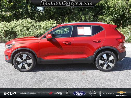 2019 Volvo XC40 T4 Momentum