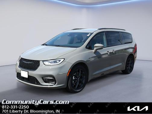 Ceramic Gray Clearcoat 2022 Chrysler Pacifica Touring L