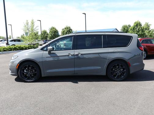 Ceramic Gray Clearcoat 2022 Chrysler Pacifica Touring L