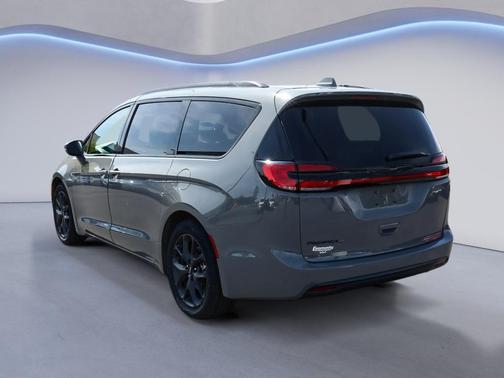 Ceramic Gray Clearcoat 2022 Chrysler Pacifica Touring L