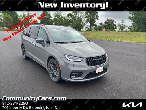 Ceramic Gray Clearcoat 2022 Chrysler Pacifica Touring L