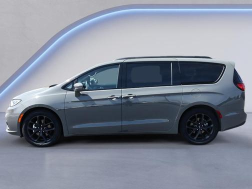 Ceramic Gray Clearcoat 2022 Chrysler Pacifica Touring L