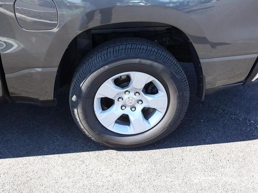 Granite Crystal Metallic Clearcoat 2019 RAM 1500 Big Horn