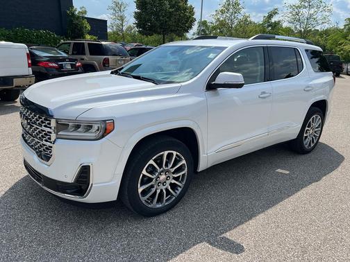 White Frost Tricoat 2022 GMC Acadia Denali