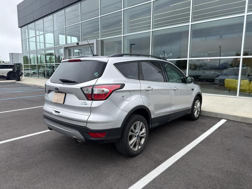 Ingot Silver Metallic 2018 Ford Escape SE