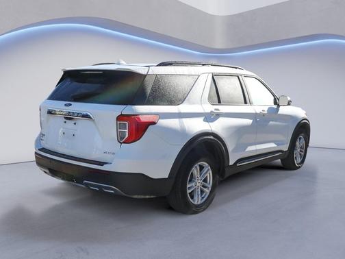 Star White Metallic Tri-Coat 2023 Ford Explorer XLT