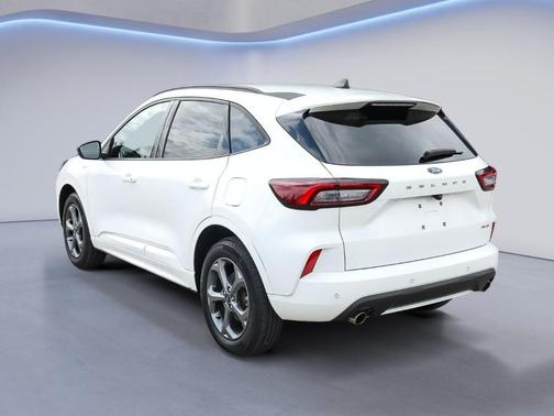 Star White Metallic Tri-Coat 2023 Ford Escape ST-Line