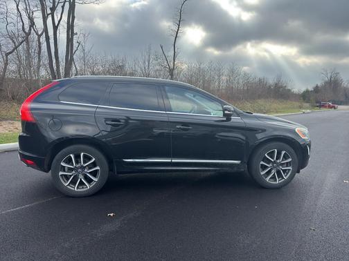 2017 Volvo XC60 T6 Dynamic