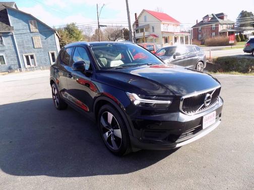 2020 Volvo XC40 T5 Momentum
