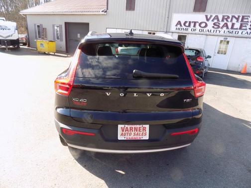 2020 Volvo XC40 T5 Momentum