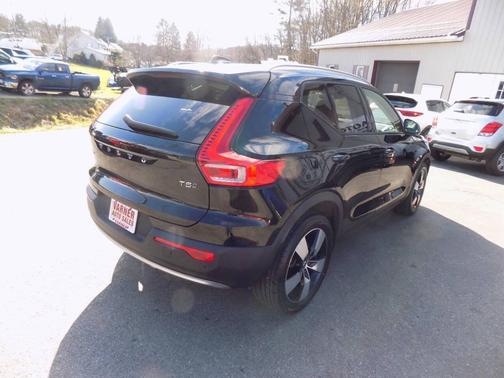 2020 Volvo XC40 T5 Momentum