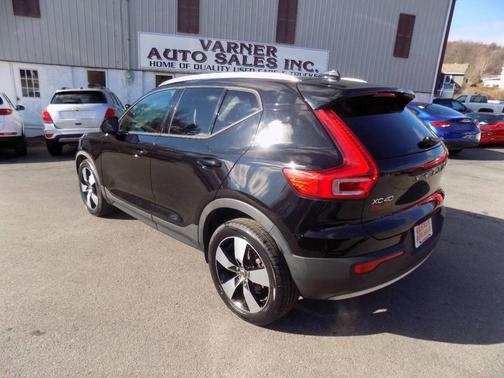 2020 Volvo XC40 T5 Momentum