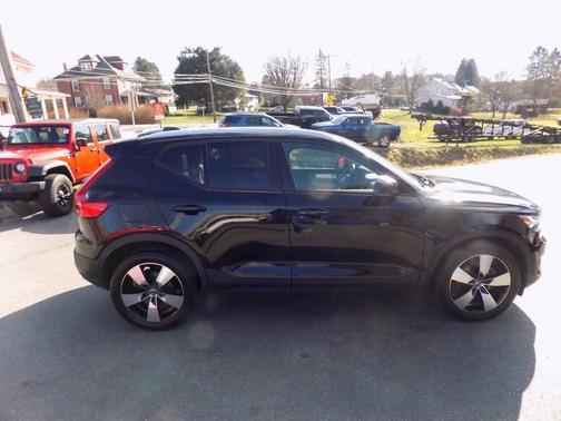 2020 Volvo XC40 T5 Momentum