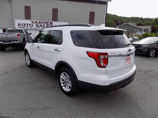 White 2017 Ford Explorer Base
