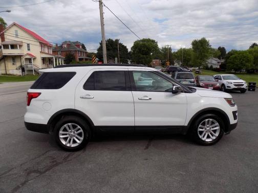 White 2017 Ford Explorer Base