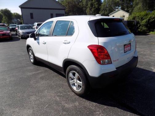 Summit White 2016 Chevrolet Trax LS