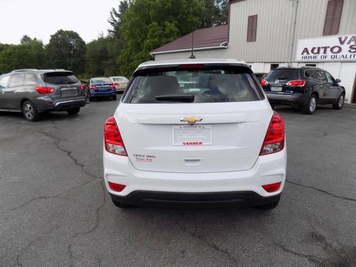Summit White 2018 Chevrolet Trax LS