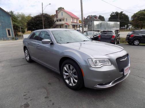 2016 Chrysler 300 Limited