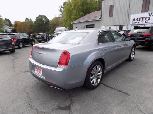 2016 Chrysler 300 Limited
