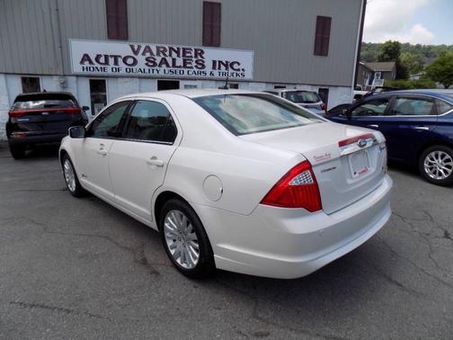 White 2011 Ford Fusion SE