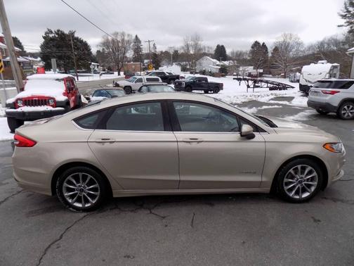 2017 Ford Fusion Hybrid SE