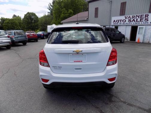 Summit White 2017 Chevrolet Trax LS