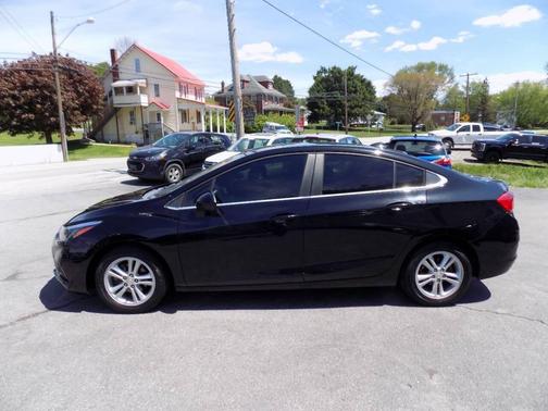 Black 2018 Chevrolet Cruze LT