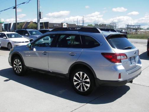 Ice Silver Metallic 2017 Subaru Outback 3.6R Limited