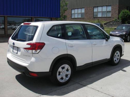 Crystal White Pearl 2024 Subaru Forester