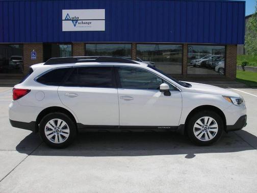Crystal White Pearl 2016 Subaru Outback 2.5i Premium