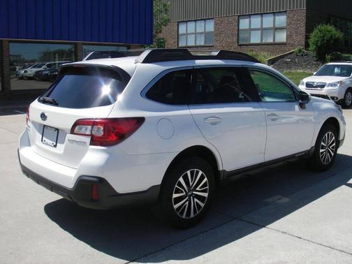 White 2019 Subaru Outback 2.5i Premium