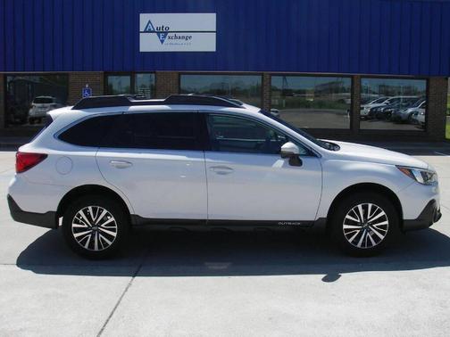 White 2019 Subaru Outback 2.5i Premium